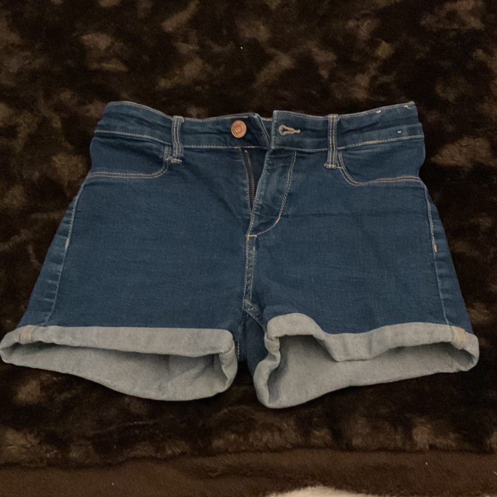 Jeans short in very good condition. Adjustable at the waist. Size 10-11 US.